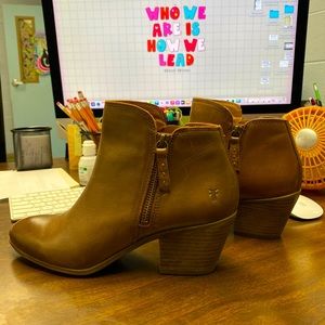 Size 8.5 Frye boots. New.